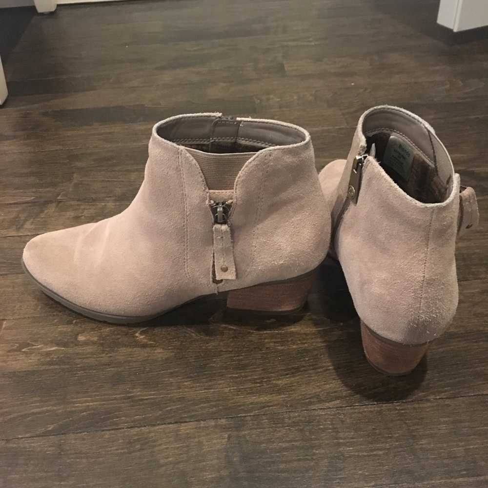 Blondo waterproof taupe booties - so comfortable!